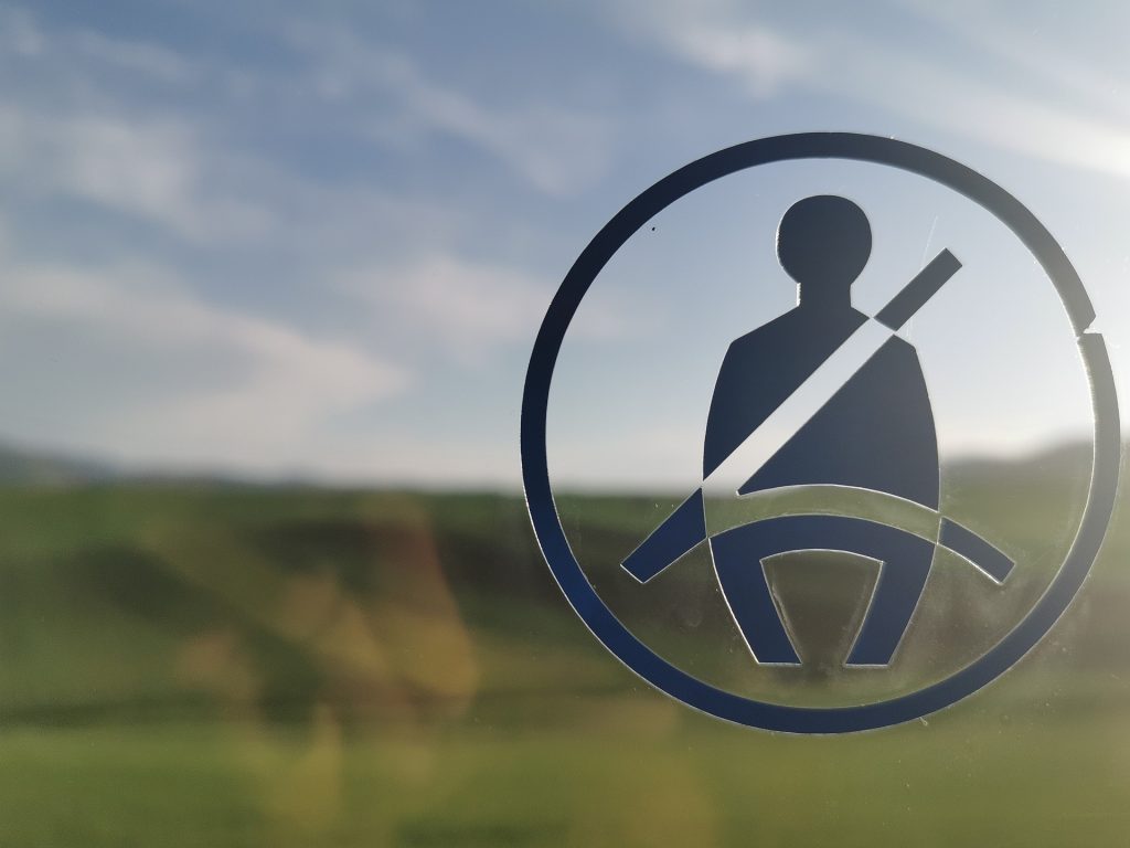 A touching story behind the patent-free safety belt of Volvo